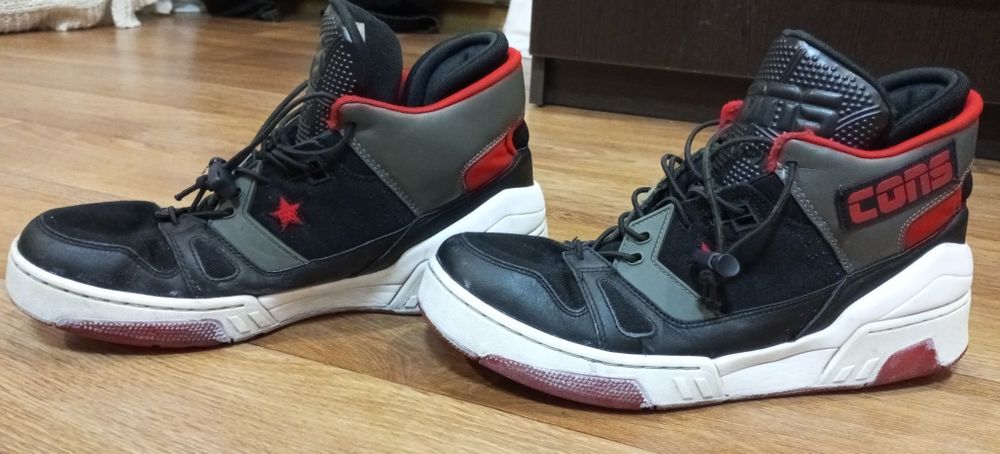 Оригінальні кросівки конверс