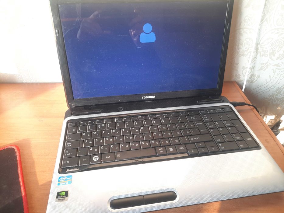 ноутбук в 4 ядра, функциональный и быстрый, 1 гб видеокарта