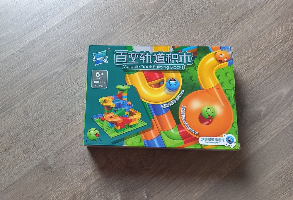 Brinquedo didáctico criança