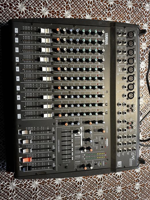 mikser estradowy EMX2000 Powered Mixer