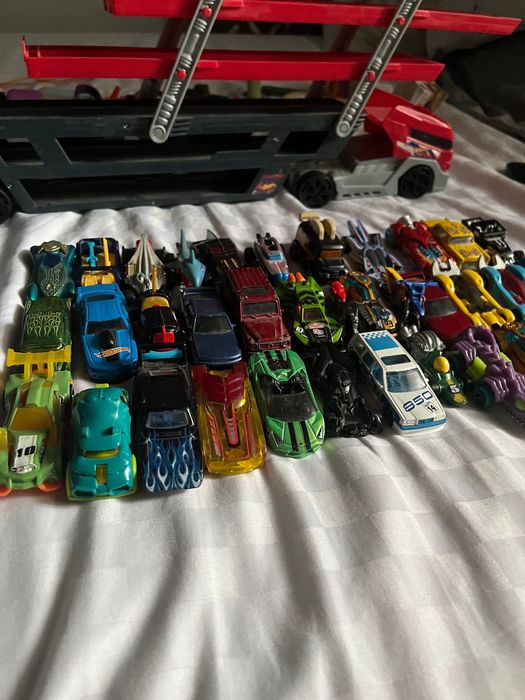 Продам машинки hotwels хотвилс