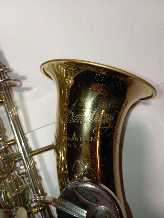 Саксофон Armstrong перекритий