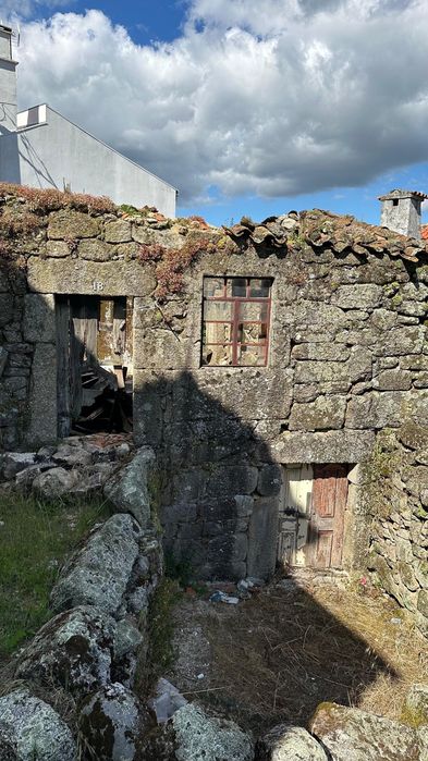 Casa em ruínas para reconstrução em Prados - Celorico da Beira
