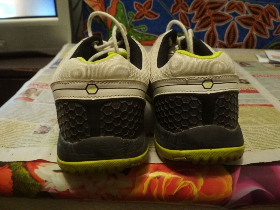 Продам  кожаные кроссовки .