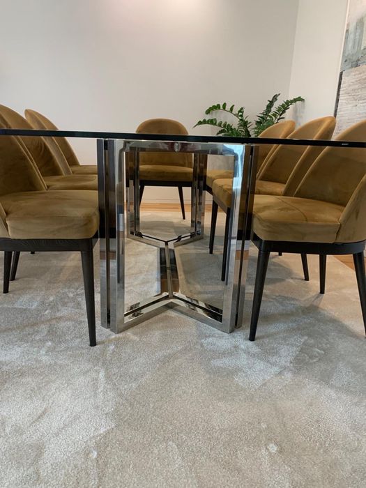 Mesa de jantar em vidro e pés em inox
