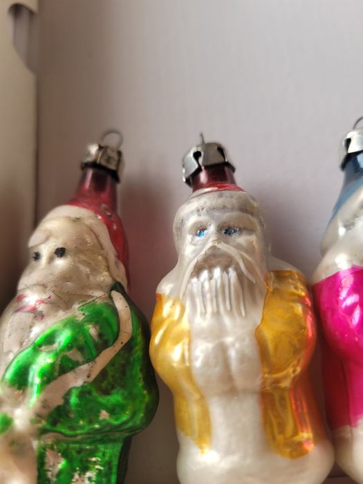 Zestaw szklanych bombek mikołajów prl