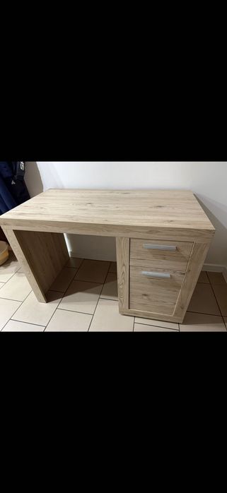 Biurko w kolorze dąb