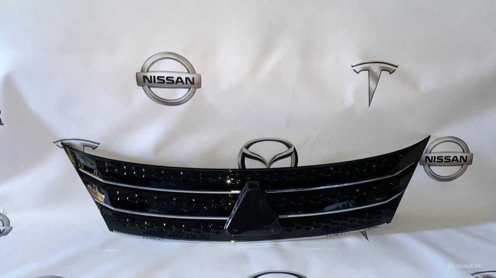 Решетка бампер Mitsubishi Outlander 4 2022-2025 передний хром бампера