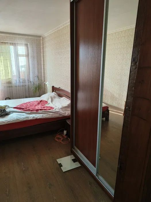 Продам затишну 4-и к/к по вулиці Державності - 87м².