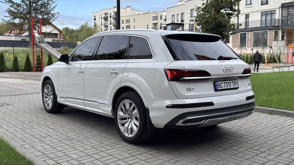 Авто Ауді Q7 2020 року