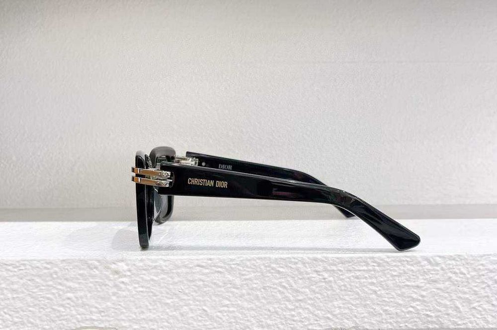 Okulary słoneczne Cristiana Diora 010577