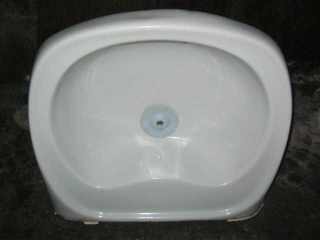 Раковина(умывальник),белая с сифоном и гофрой,пробкой