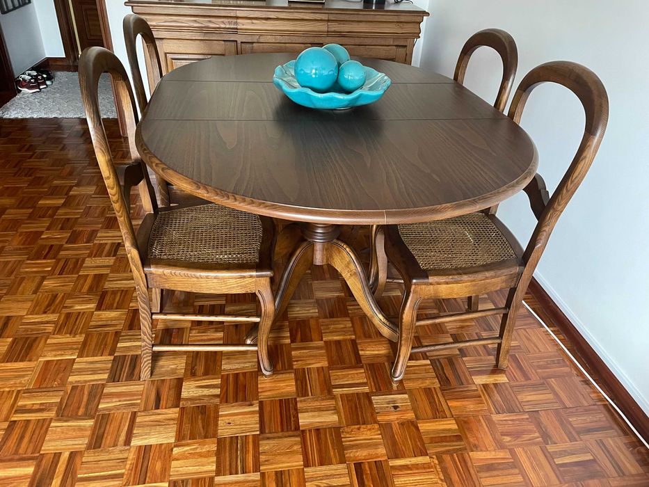 Mesa de jantar com 4 cadeiras