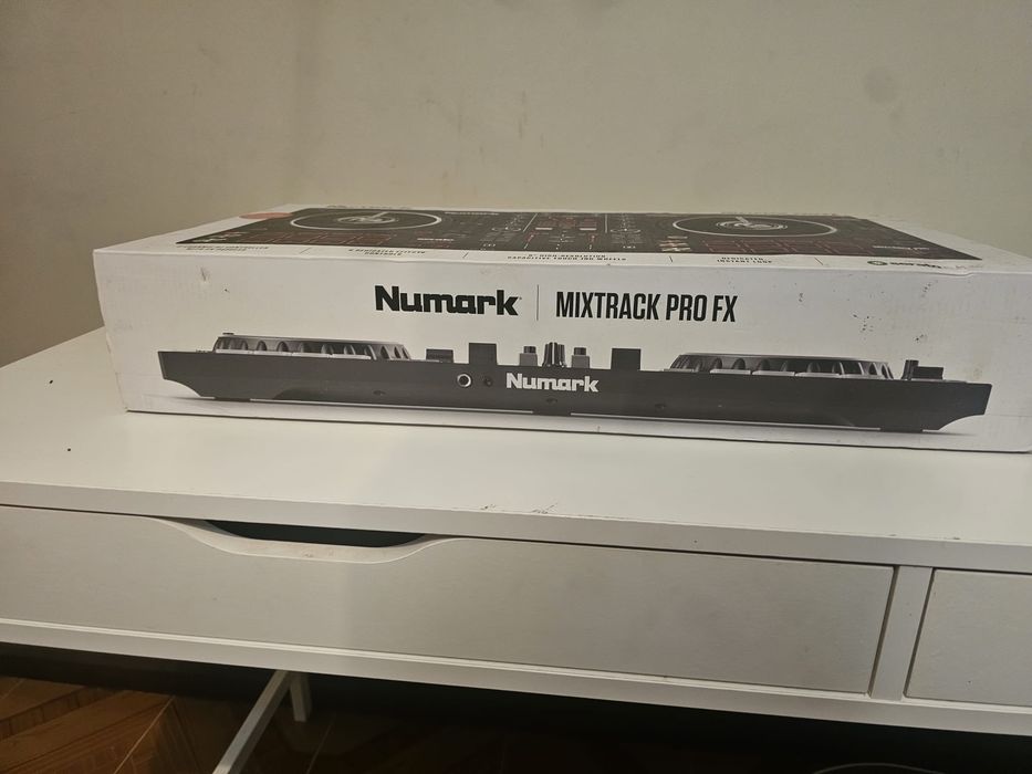 Numark Mixtrack Pro FX DJ Controller498022147613665281