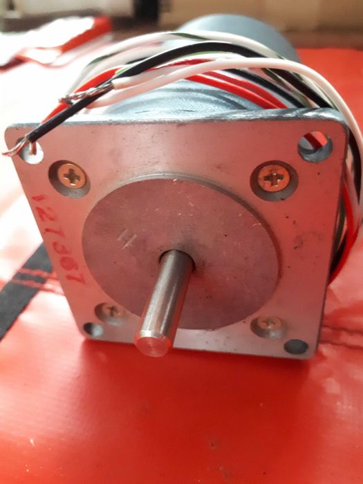 Motores de passo HS25 e M063-FC09