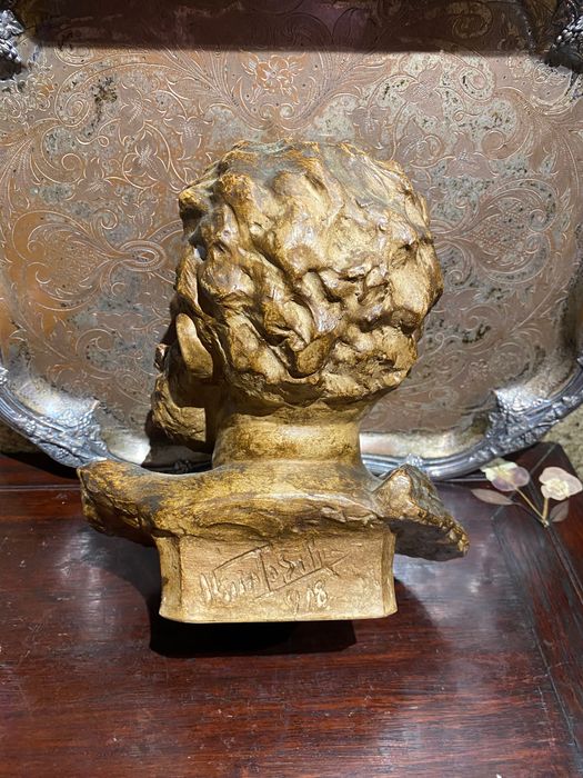 Escultura Busto Viriato Assinada e datada Viriato Silva 1918 25 cm