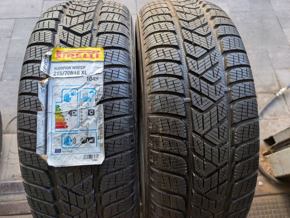 Пара новых зимних шин 215/70 R16 Pirelli