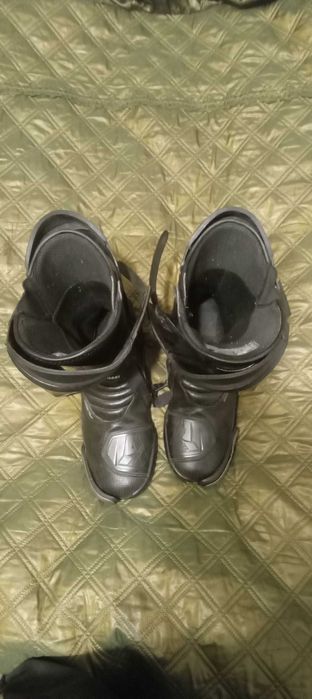 Мотоботи . 4300гр