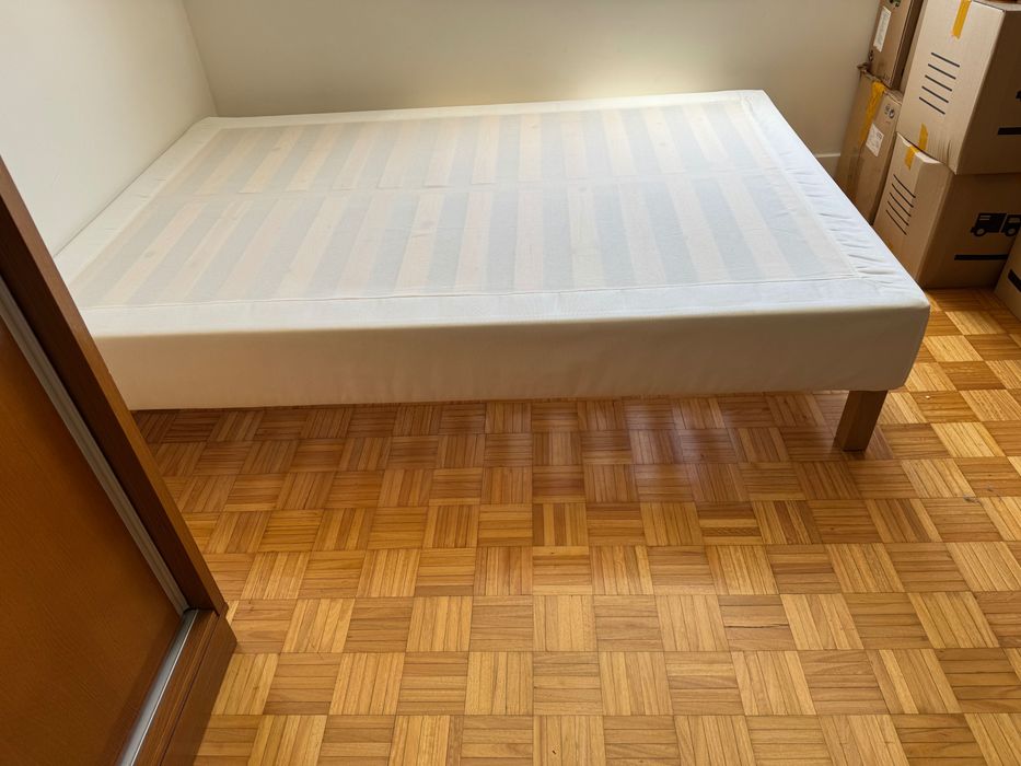 Base de Cama - Sommier IKEA LYNGÖR com pés