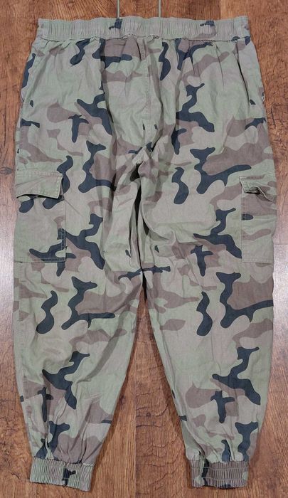 Spodnie cargo moro RIVER ISLAND EUR 44R