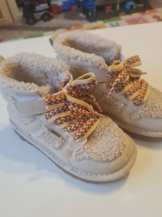 Чобітки,угі для дівчинки