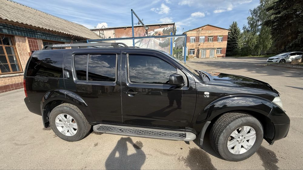 Nissan pathfinder 4л V6