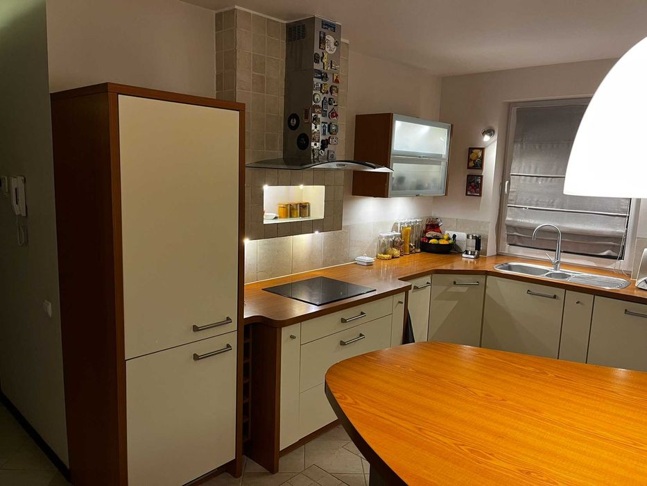 Zestaw używanych mebli kuchennych w układzie "U", opcja sprzęt AGD