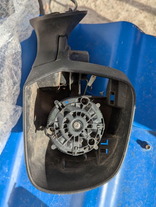 Dacia/Renault Duster 2011 кришка дзеркало праве 540267003364P