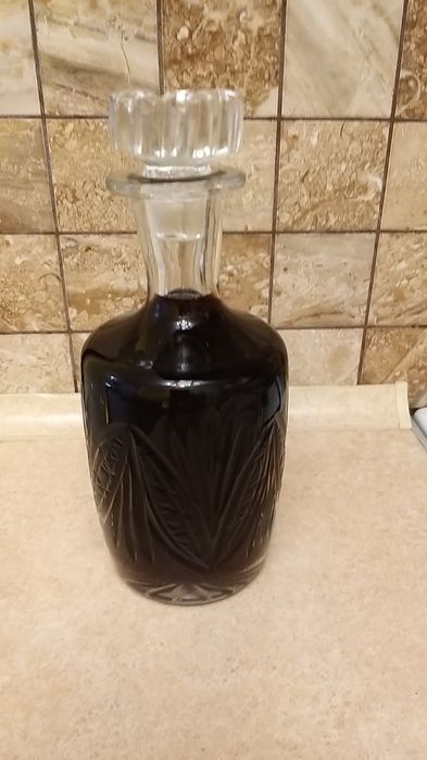 Продам хрустальный графин.