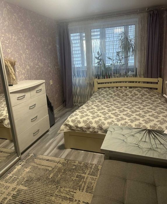 Продаж 2-к квартири в новобудові з власним паркомісцем. Техніка, меблі