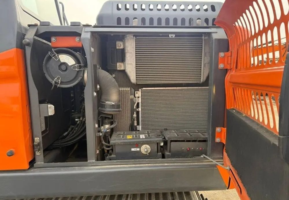 Гусеничний екскаватор Doosan DX160LC-5