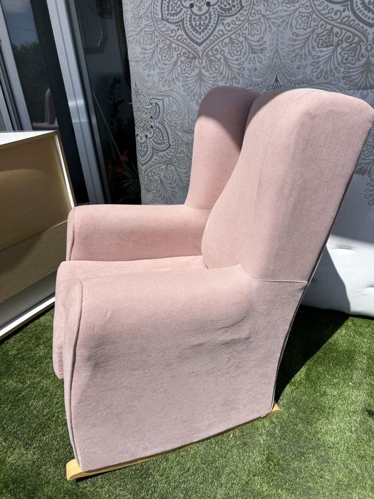 Cadeira de Amamentação / Poltrona de Balanço Rosa – Excelente Estado | Entrega Incluída em Lisboa