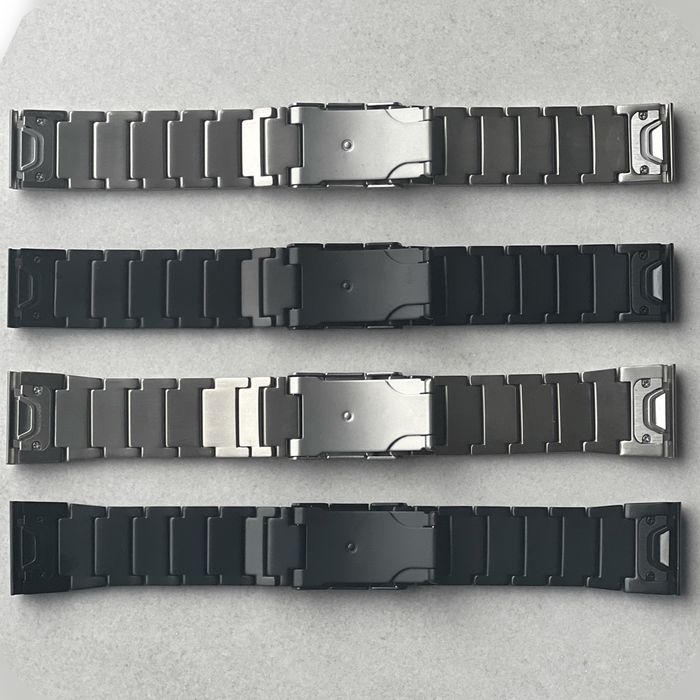 Титановий ремінець Garmin Quick Fit 22мм / 26мм — чорний/сірий Браслет