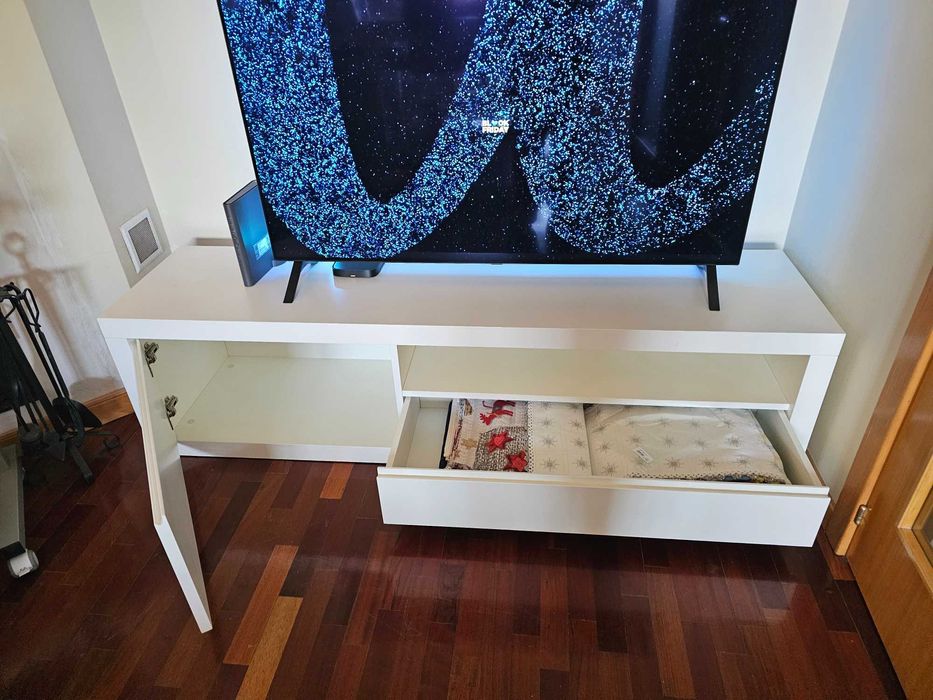 Movel de tv em branco nao é ikea
