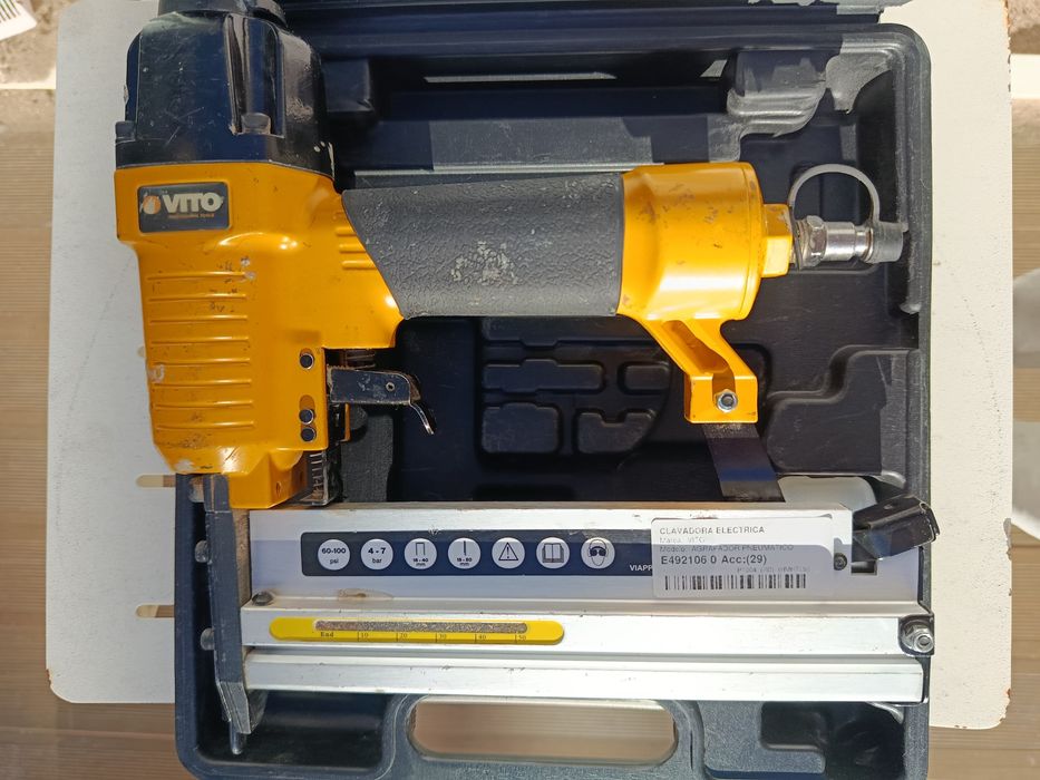 VITO Clavadora/Agrafador Pneumático 4–7 Bar com Mala - VITO Professional Pneumatic Nail/Staple Gun 4–7 Bar with Case