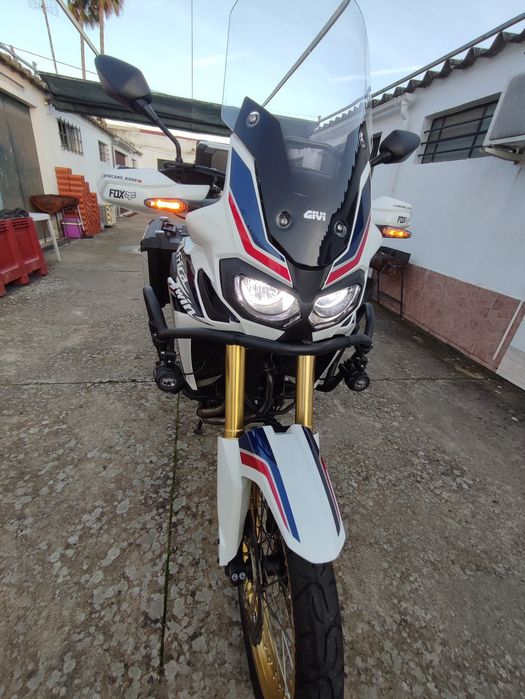 África Twin tricolor