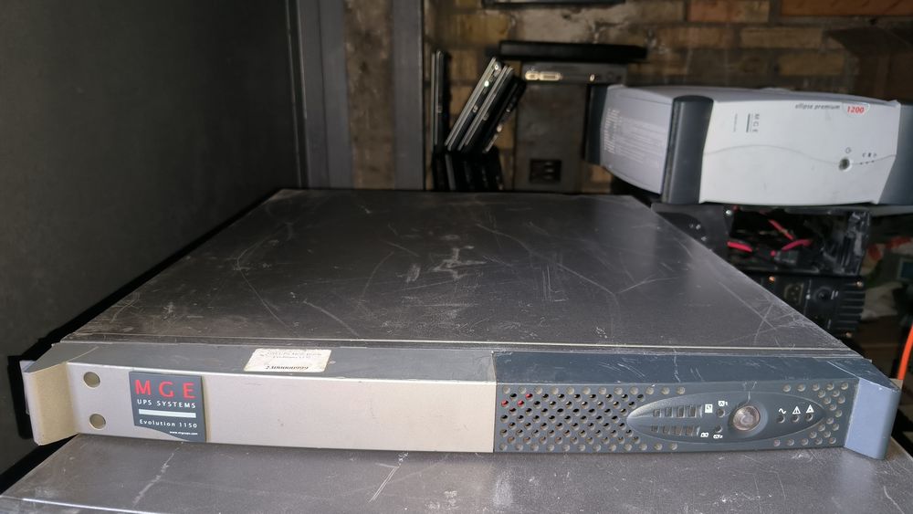 Бесперебойник UPS MGE Evolution 1150 770Вт чистая синусоида 24В