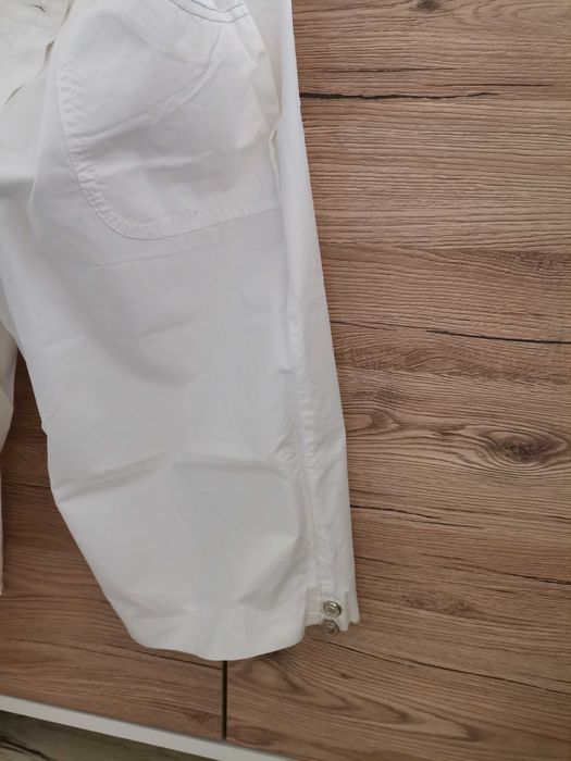 Damskie, białe spodnie na lato