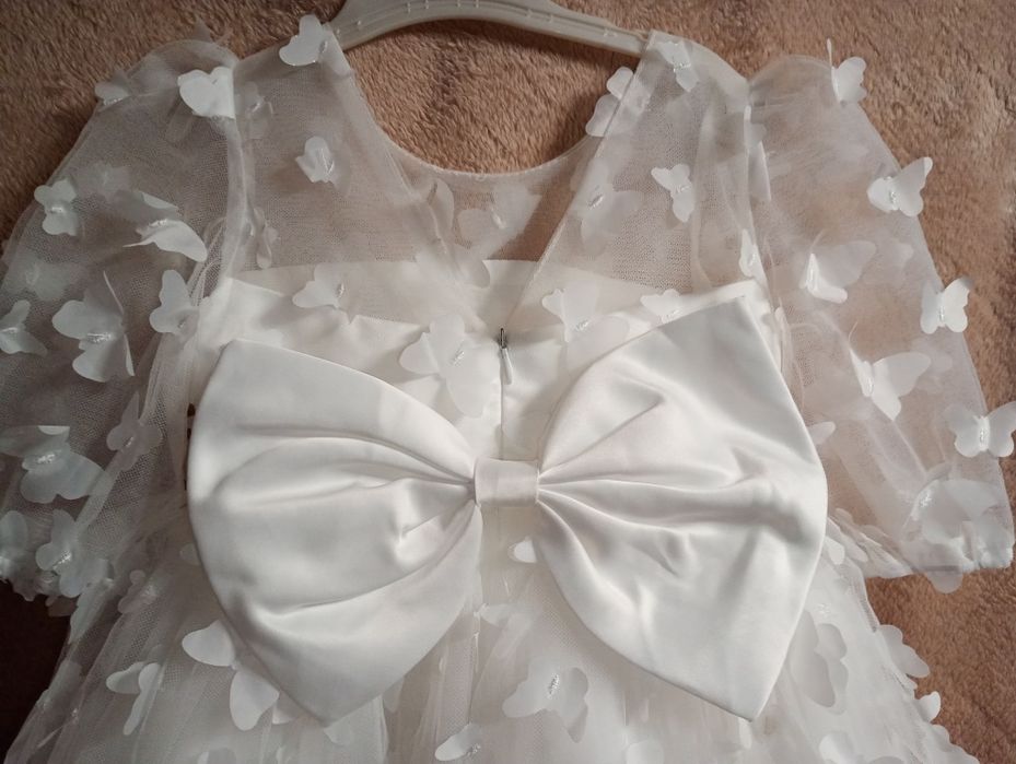 Сукня святкова білого кольору