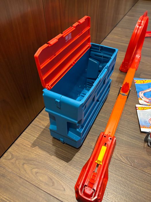 Hot Wheels Track Builder Flame Stunt Pack HMC04 + carro