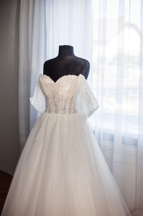 Весільна сукня у ідельному стані