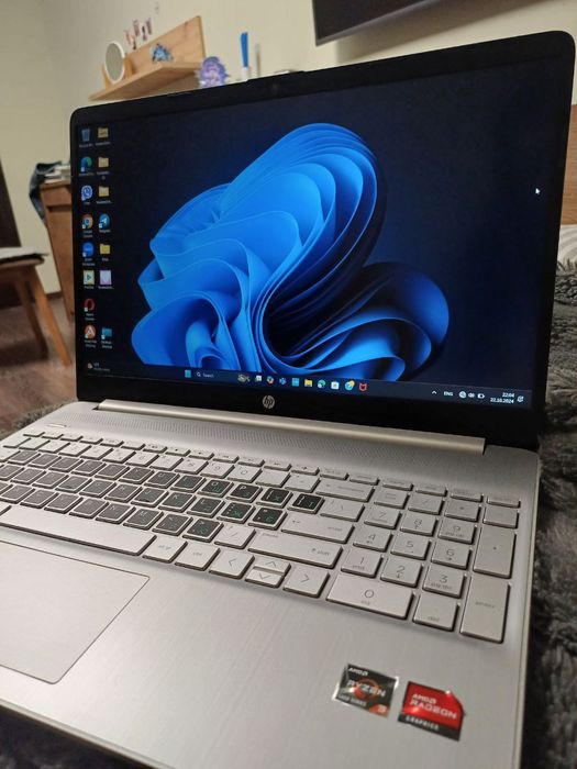ноутбук "hp" 512 Гб пам'яті.