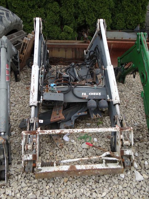 Ładowacz czołowy Massey Ferguson Mailleux Faucheux