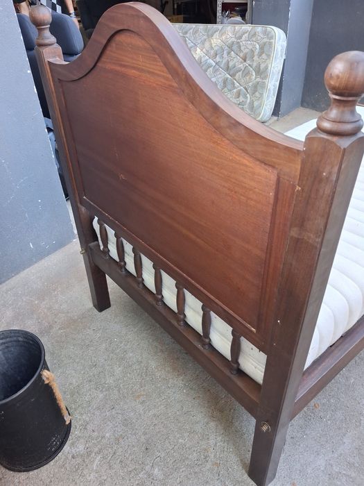 Cama ee solteiro com colchao