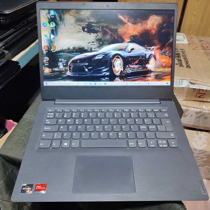 Ноутбук Lenovo V14-ADA \ Ryzen 3 3250U\8\256гб ссд\ Radeon - 2 гб
