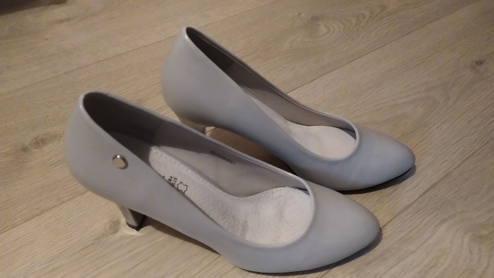 Buty na obcasie roz. 39