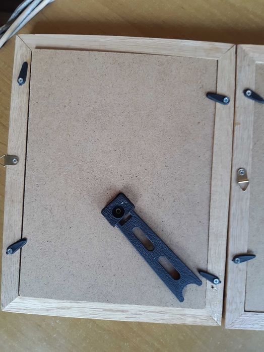 Nowa drewniana ramka do zdjęcia obrazka