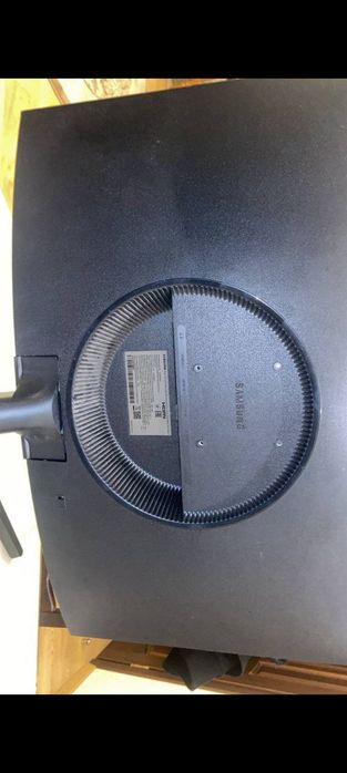 Samsung 27" 240Hz игровой монитор (разбит экран) C27RG50