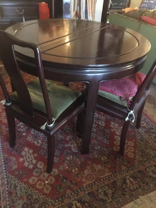 6 Cadeiras e mesa extencivel em Pau Rosa