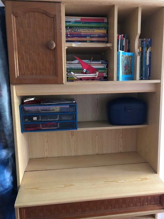 Escrivaninha / secretária com armário